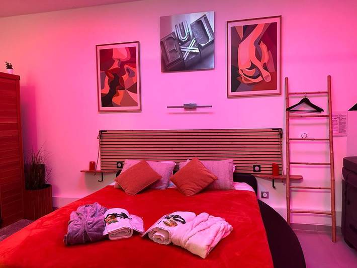 Gîte pour 2 personnes, avec sauna et jacuzzi à Montmorot - 2