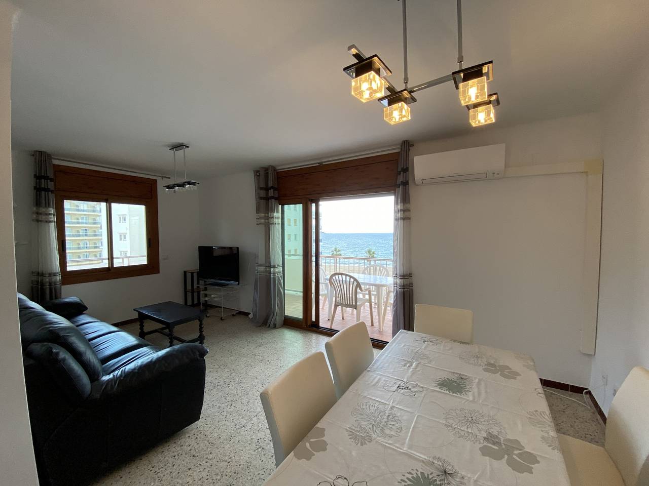 Apartamento entero, Apartamento de vacaciones para 4 personas con terraza in Platja de Sant Margarida (Roses), Roses