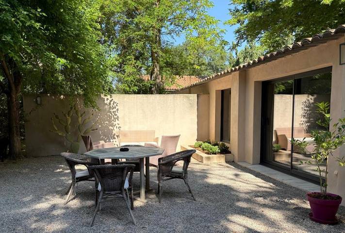 Location de vacances pour 2 personnes, avec vue ainsi que jardin et piscine à Velaux - 3