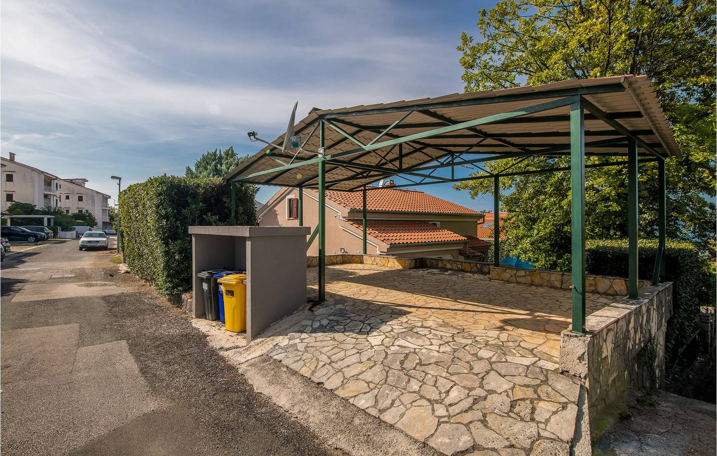 Moderne 135 m² große Wohnung mit Terrasse, Parkplatz und 1,5 km Entfernung zum Strand in Njivice, Krk