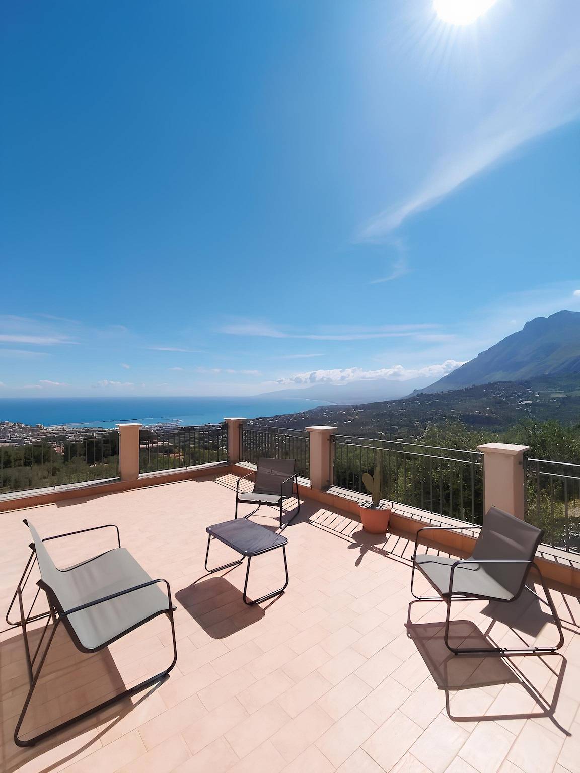 Villa Bona B&B -- vistas panorámicas al Golfo y hospitalidad exclusiva in Termini Imerese, Palermo (província)