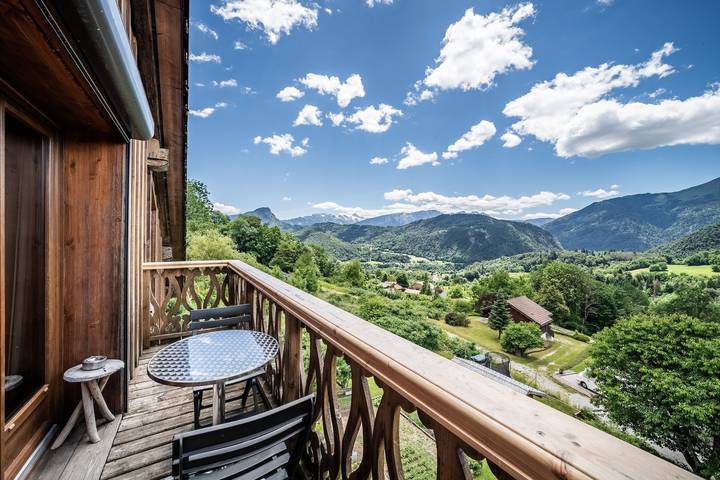 « Ferme rénovée à Mieussy » avec vue montagne, terrasse privée et Wi-Fi in Mieussy, Région de Bonneville