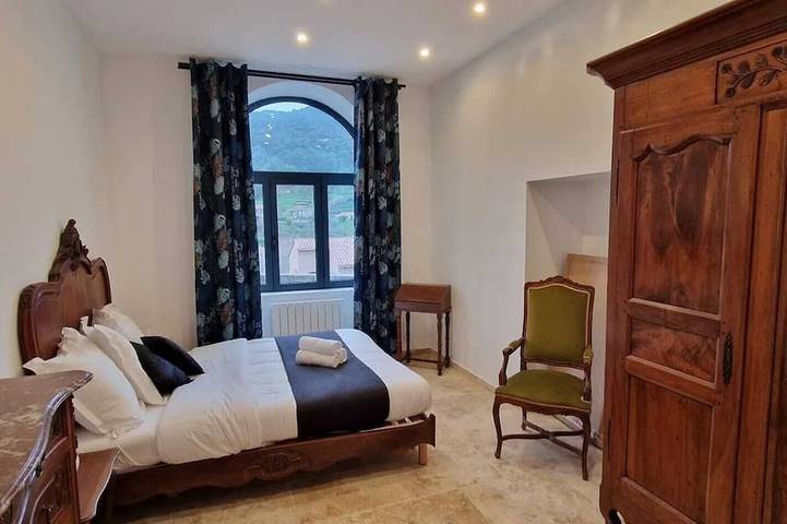 Appartement entier, Bel & ancien appartement T3 rénové dans Sartène in Sartène, Arrondissement de Sartène