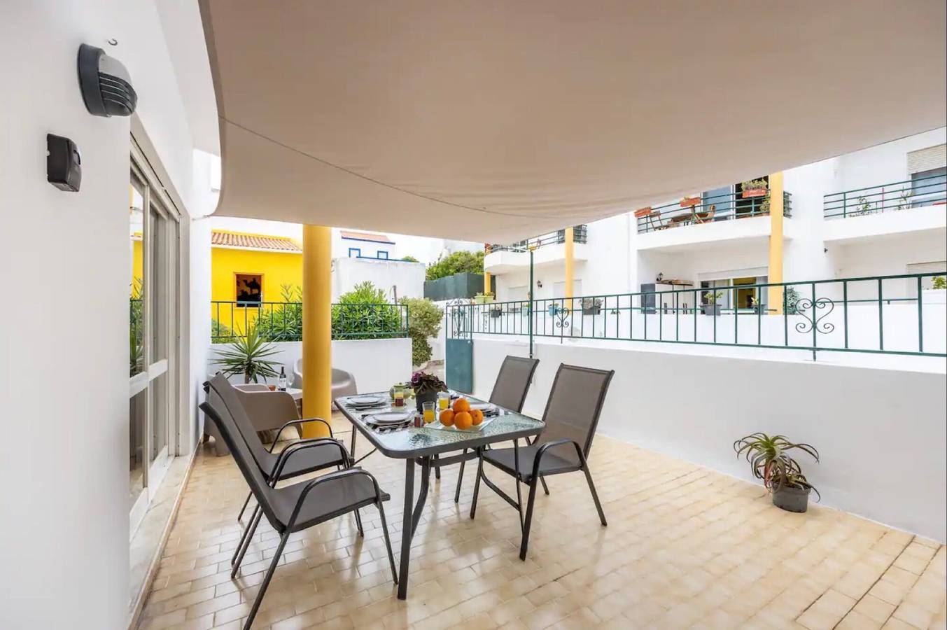 Apartamento entero, Apartamento 'Casa Cláudia - Centro Histórico' con terraza privada, balcón y Wi-Fi in Santa Maria, Lagos