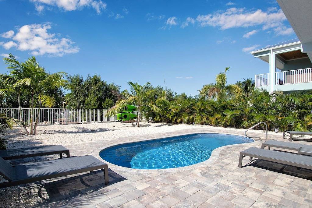 Beautiful 4 Bedroom/3 Bath Home w/Private Pool,40 ft. Dock near Sombrero Beach! in Sombrero Beach, Marathon