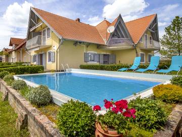 Ferienwohnung für 6 Personen, mit Garten und Balkon in Balatonmariafürdö
