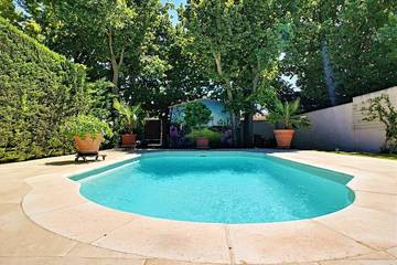 Gîte pour 2 personnes, avec jardin et terrasse à Mollégès