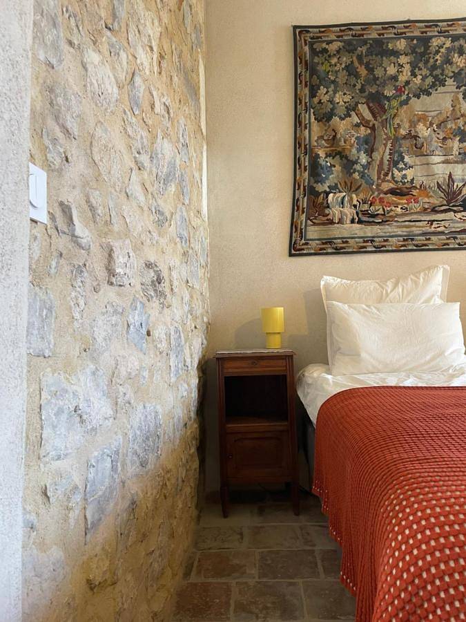 Location de vacances pour 2 personnes, avec vue ainsi que terrasse et jardin à Vallérargues - 3