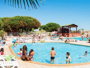 Gîte pour 4 personnes, avec jacuzzi et bassin pour enfant à Vendres