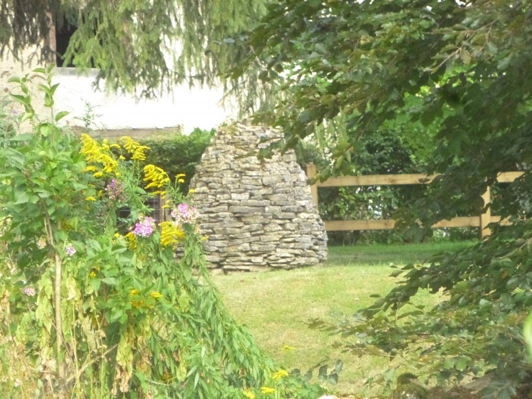 L'Oeuf de Pierre in Vauclusotte, Doubs