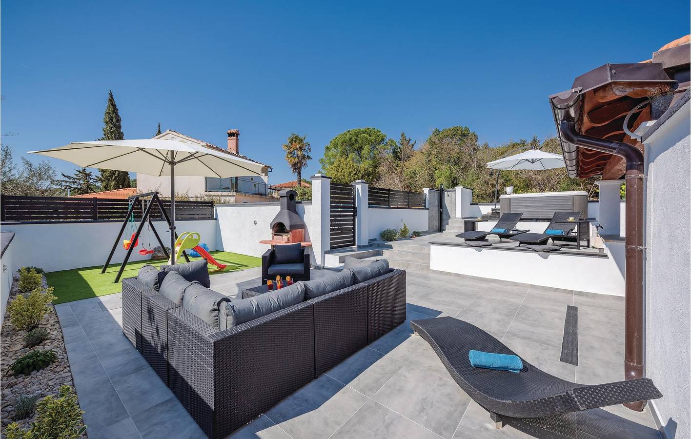 Gemütliche Ferienwohnung mit Terrasse, in Strandnähe und mit Parkplatz – ideal für einen Kurzurlaub in Raša, Ostküste Istrien