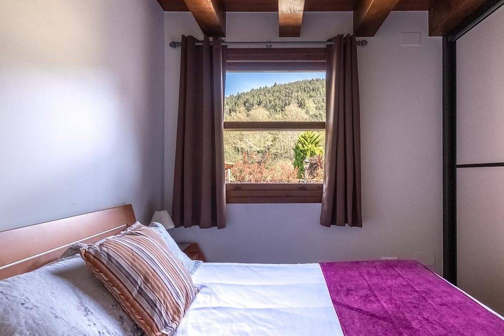 Entire apartment, Quiet house in Otañes, near beaches, hiking, Wifi, free parking in Castro-Urdiales, Cantabrian Coast
