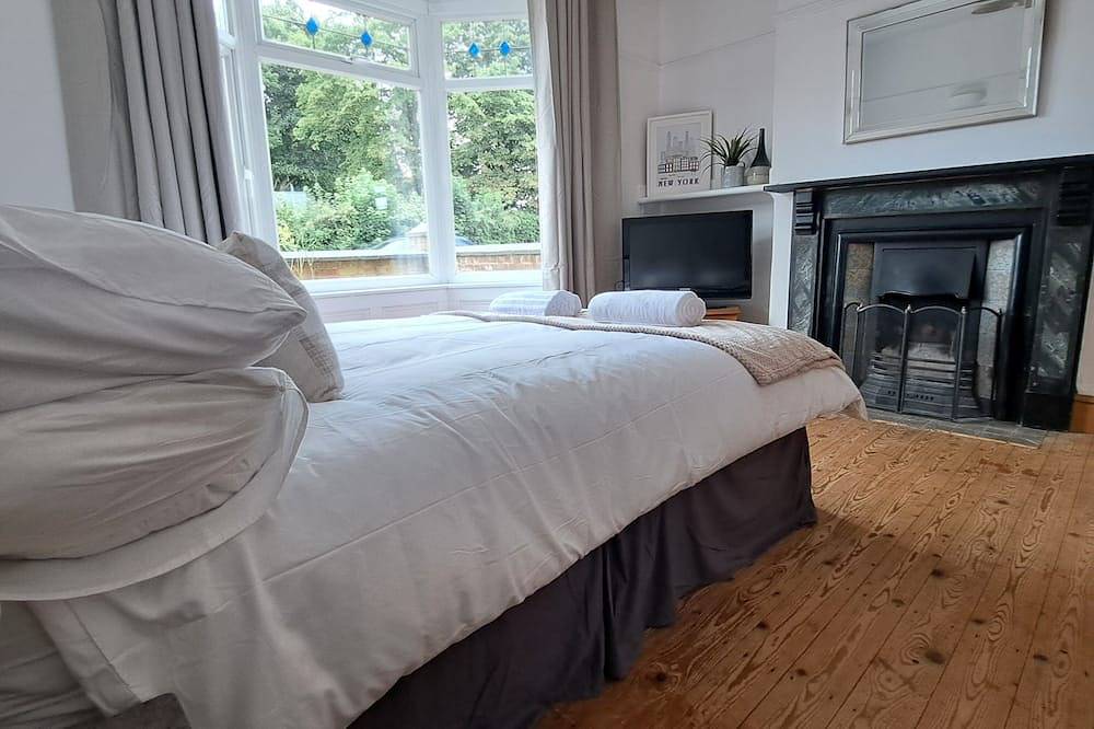 Huge 4 bed in the heart of Kettering in Kettering, Northamptonshire