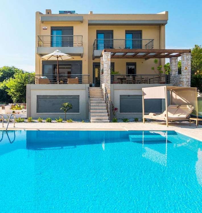 Villa for 7 people, with Balcony and Terrace as well as Garden and Pool in Corfu (city)