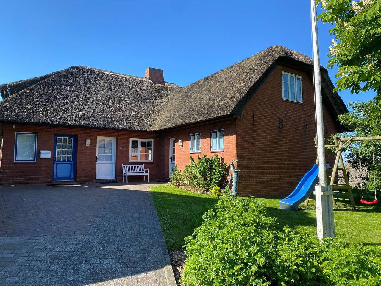 Ganze Wohnung, Austernfischer - Kachelofen, Garten, Sandkasten, gemein. Waschmaschine,Parkplatz in Ockholm, Nordfriesland