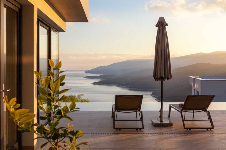 Villa pour 8 personnes, avec sauna ainsi que jardin et piscine à Rabac