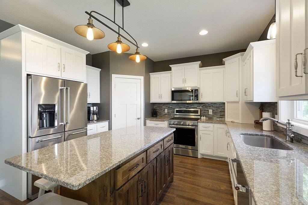 Newer Lakehouse on 100ft of Shoreline in Chisago County