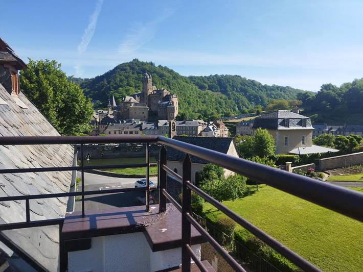 Gîte pour 4 personnes, avec vue ainsi que jardin et terrasse à Sébrazac - 4