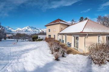 Location de vacances pour 22 personnes, avec jardin et jacuzzi à Saint-Bonnet-en-Champsaur