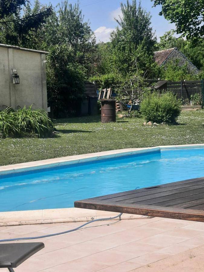 Gîte pour 4 personnes, avec piscine ainsi que jardin et terrasse dans Chalautre-la-Grande