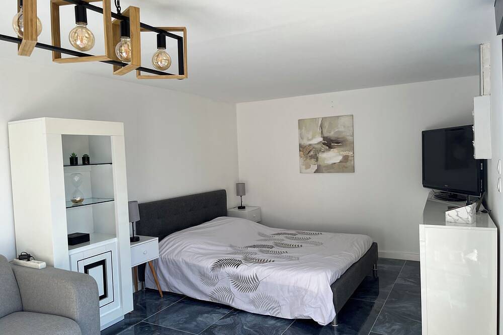Entire apartment, J & J Home in Entraigues-sur-la-Sorgue, Vaucluse