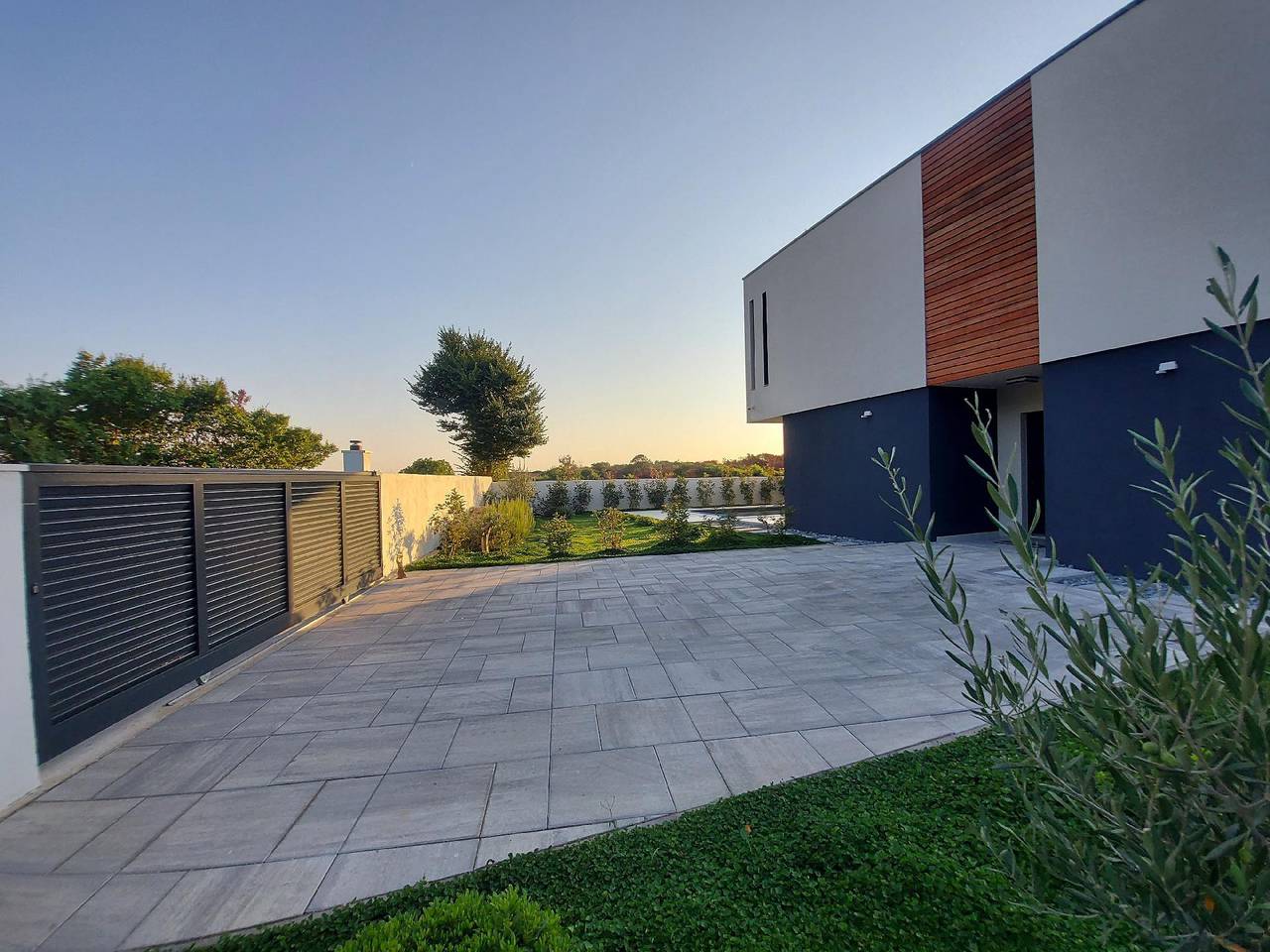 Villa Angelo mit Sauna, Fitnessraum und Pool in Privlaka, Zadar