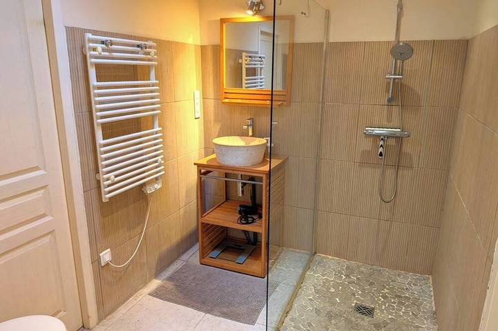 Villa clim. à Uzès au calme, 2 chambres, 5 couch, piscine 9X9, jardin, terrasse. in Uzès, Région de Nîmes