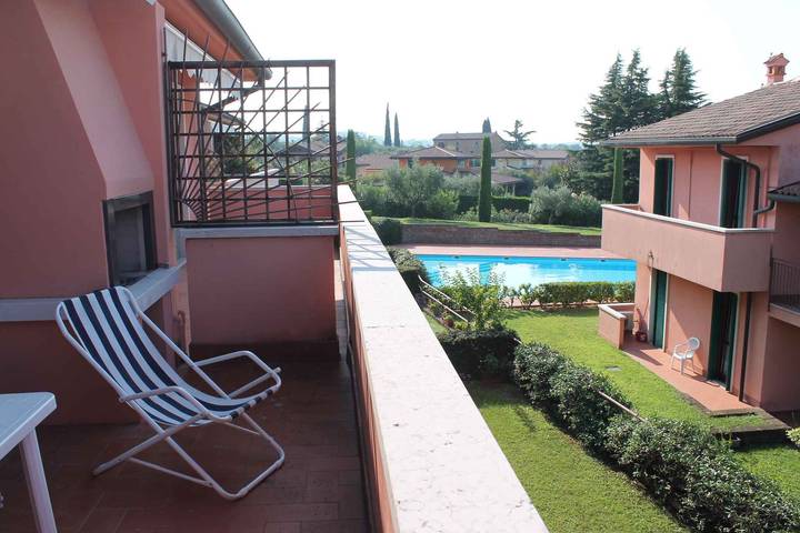 Apartamento vacacional entero, Apartamento de vacaciones con piscina exterior in Lazise, Montañas Garda