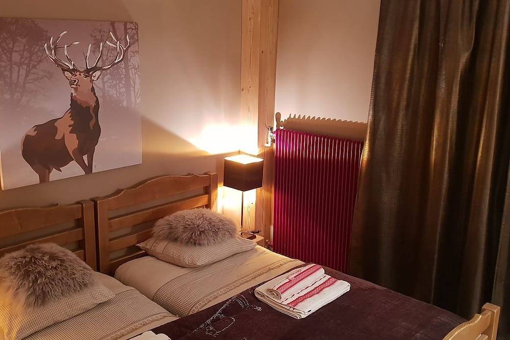 Entire apartment, Comfortable apartment in a contrasting décor between modernity and tradition. in Montriond, Les Portes du Soleil