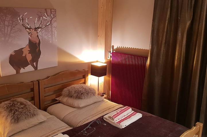 Entire apartment, Comfortable apartment in a contrasting décor between modernity and tradition. in Montriond, Les Portes du Soleil