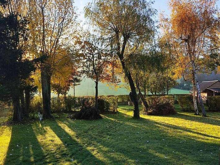 Gîte pour 2 personnes, avec vue et jardin à Alembon