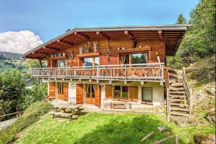 Location de vacances pour 12 personnes, avec balcon et jardin dans Office de Tourisme de Megeve