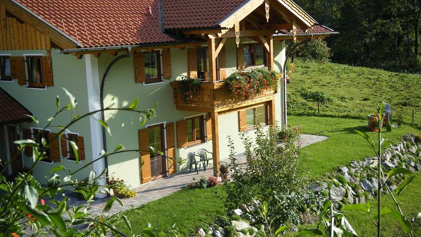 Ferienwohnung für 2 Personen, mit Garten im Chiemgau