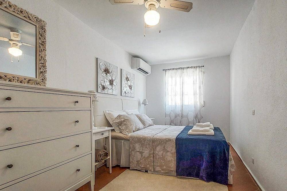 2 bedroom cozy home in Malaga in Manilva, Málaga Province