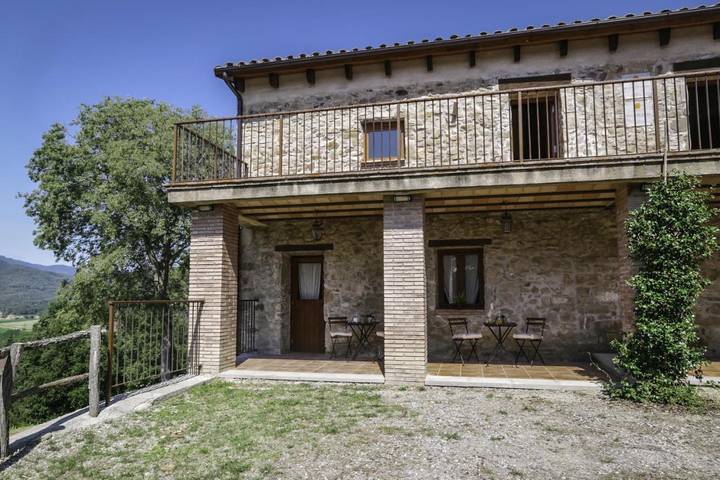 Casa rural para 50 personas, con Balcón y Terraza además de Jardín y Piscina en Pla de l'Estany - 2