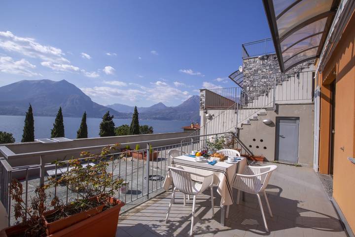 Appartamento per 4 persone, con terrazza e vista lago, adatto a famiglie con bambini a Comune di Varenna