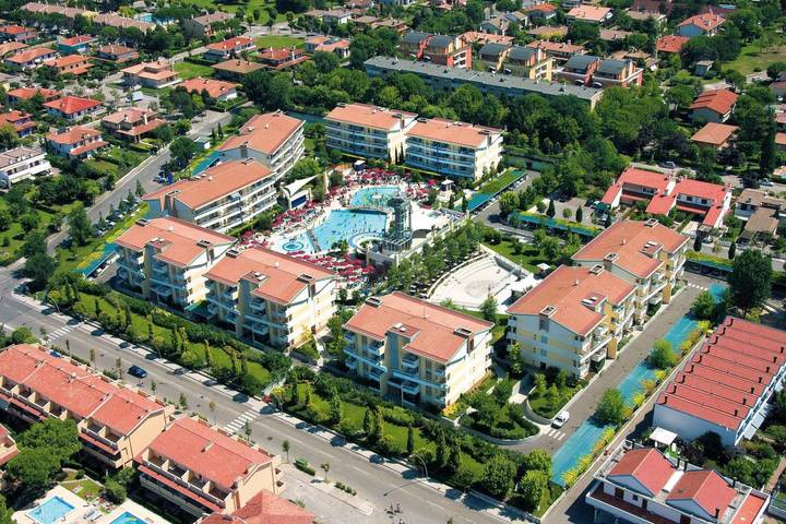 Apartamento de vacaciones para 4 personas, con piscina además de balcón y jacuzzi - 1