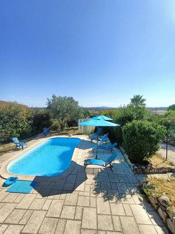 Location de vacances pour 4 personnes, avec vue et piscine à Ribaute-les-Tavernes