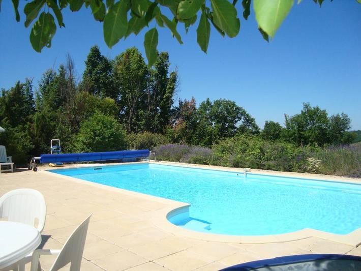 Location de vacances pour 4 personnes, avec jardin ainsi que piscine et vue, animaux acceptés à Valroufié