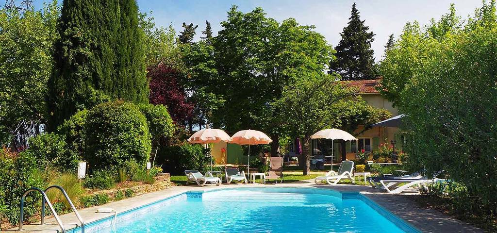 Gîte pour 5 personnes, avec jardin et piscine