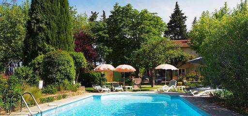 Gîte pour 5 personnes, avec piscine et jardin à Jonquières