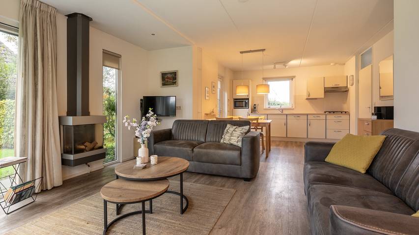 Bungalow für 4 Personen, mit Terrasse und Sauna sowie Balkon/Terrasse in Earnewâld - 2