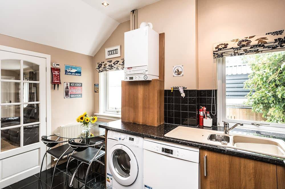 A delightful, homely cottage.  A great base for all of East Lothian. in Gullane, Edinburgh and Lothian