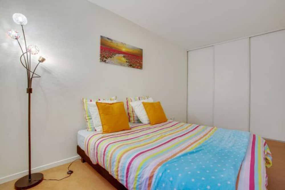 Entire apartment, F2 Paris 10ème Gare du nord - Stade de France - Parking in Saint-Denis, Seine-Saint-Denis