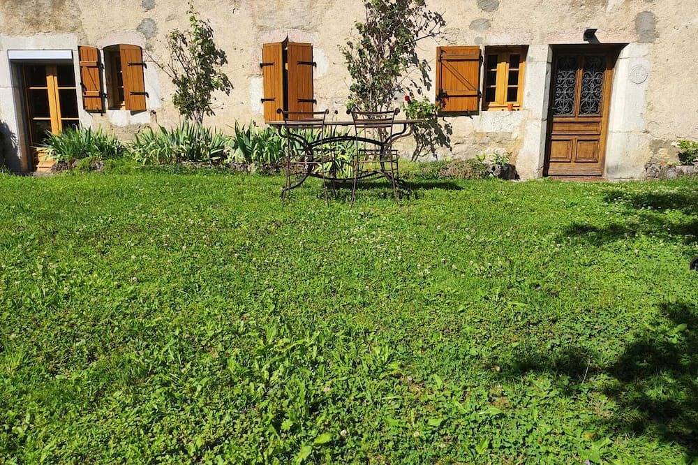 Ganze Wohnung, Apartment-Einfach-Ensuite-Bergblick in Mieussy, Region Bonneville