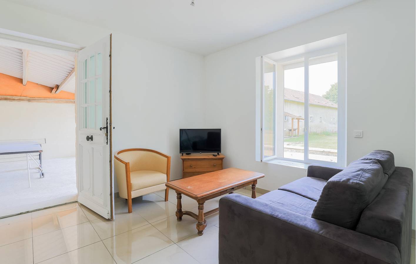 Appartement de charme avec jardin et parking, près des restaurants in Monthenault, Aisne