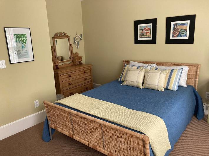 Vacation house for 13 people, with yard in Massachusetts