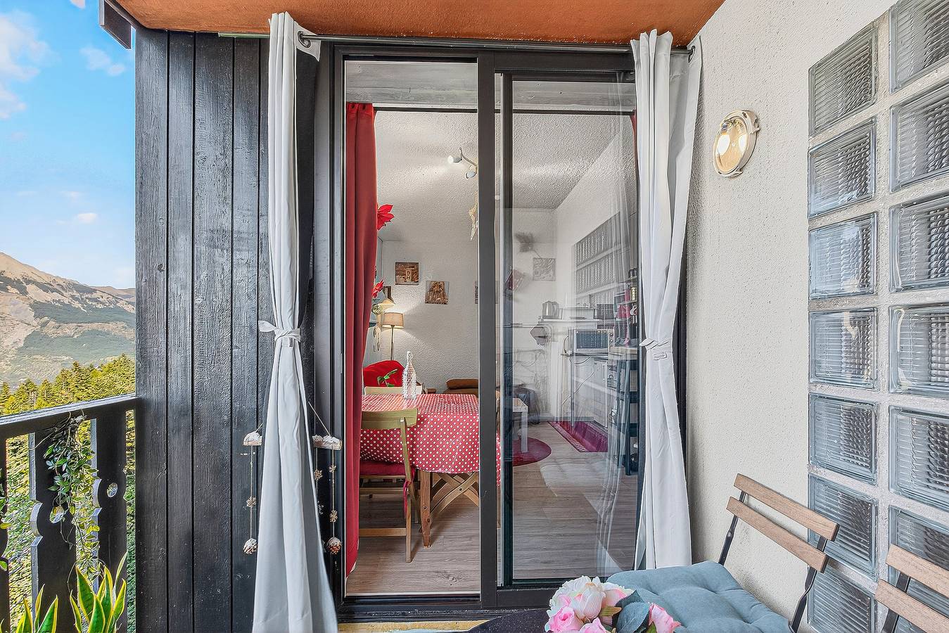 Appartement entier, Appartement 'Chaleureux 4 Couchages' avec Vue sur la Montagne, Terrasse Privée et Wi-Fi in Pra-Loup (station de ski), Pra-Loup