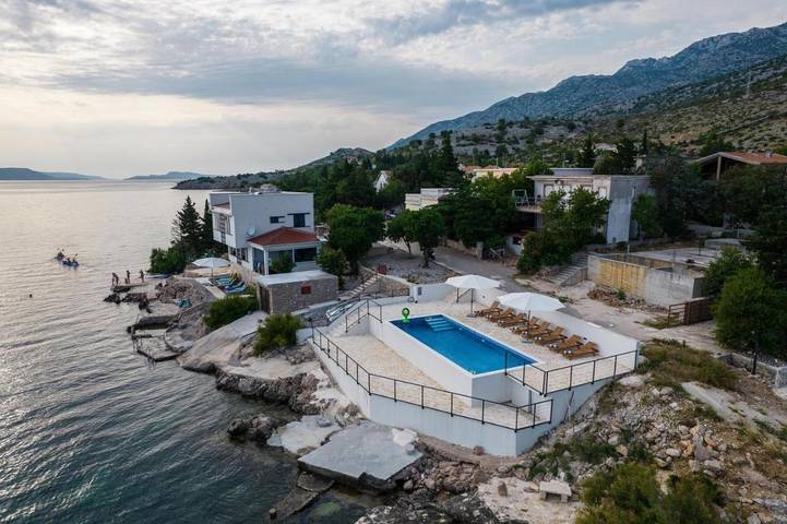 Dom wakacyjny dla 9 osób, z Jacuzzi i Taras oraz Basen w Lukovo