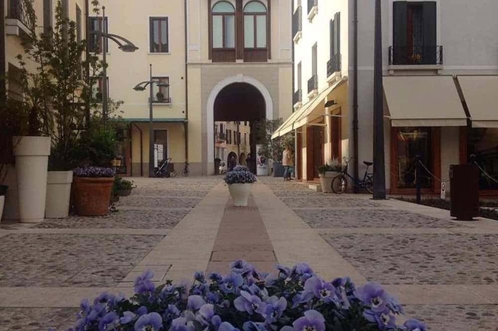 Entire apartment, San Leonardo Latin Suite in Treviso, Treviso Province